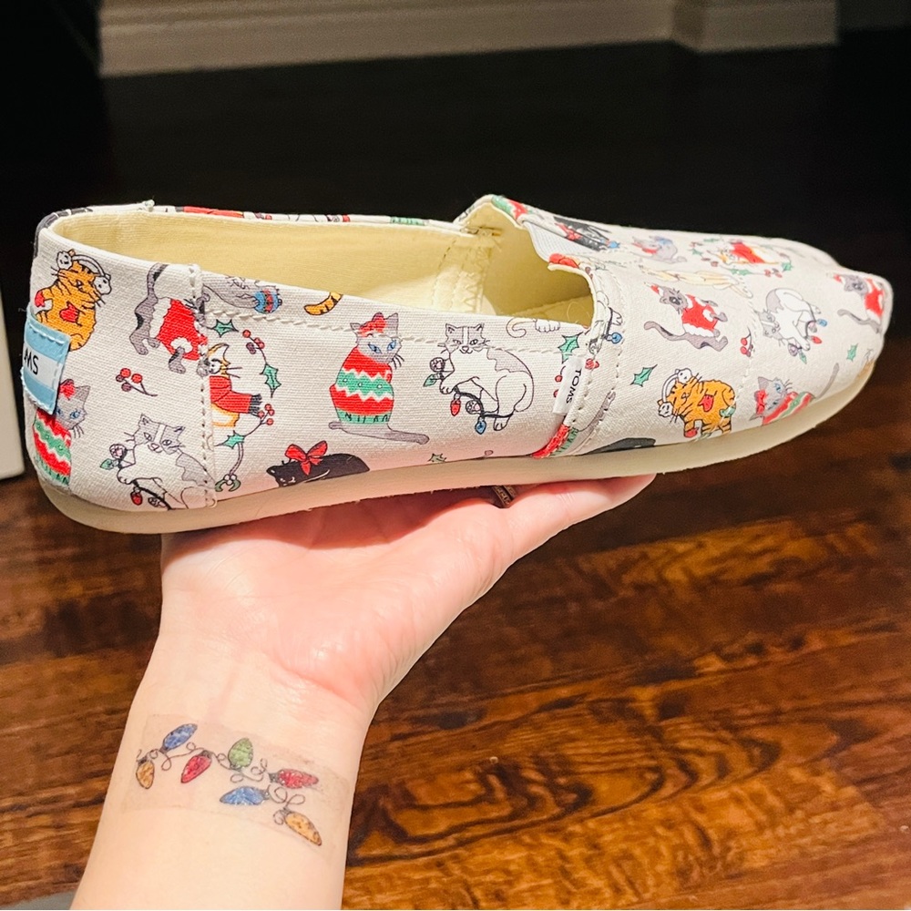 TOMS Christmas Cats Slip On Gray Belmont Shoes Holiday Espadrille Flats NWT - Picture 5 of 8